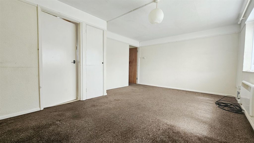 Property photo 2 of 8 2