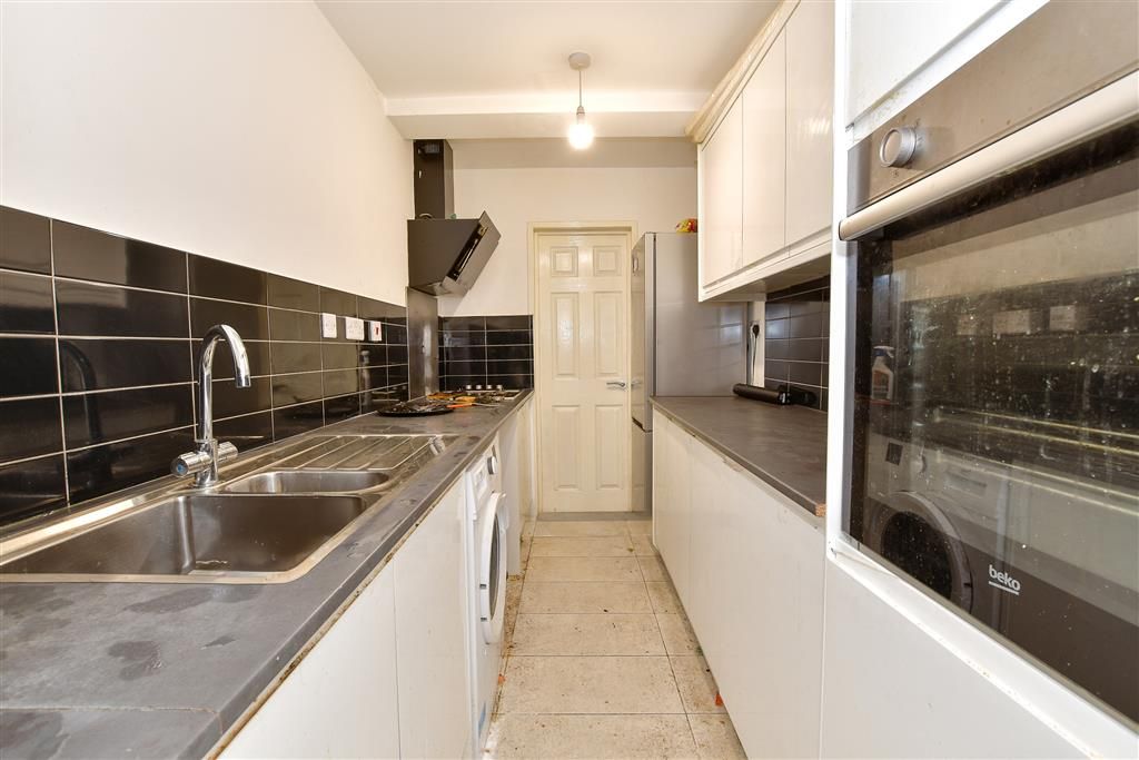 Property photo 2 of 6 Kitchen