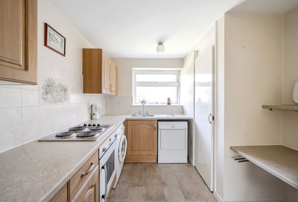 Property photo 3 of 17 Kitchen