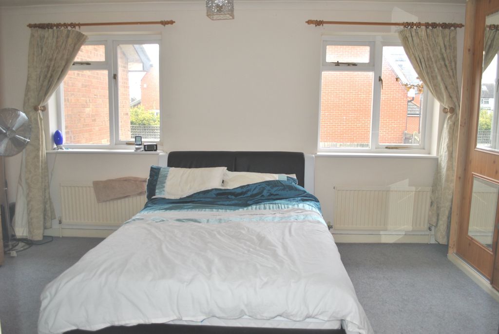 Property photo 3 of 6 Main Bedroom