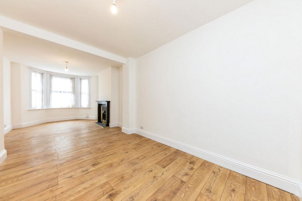 Property photo 3 of 14 Lounge/Diner