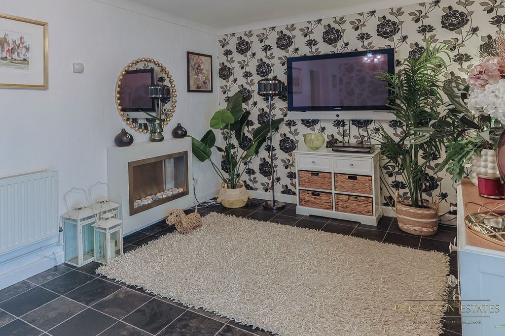 Property photo 3 of 26 4618615