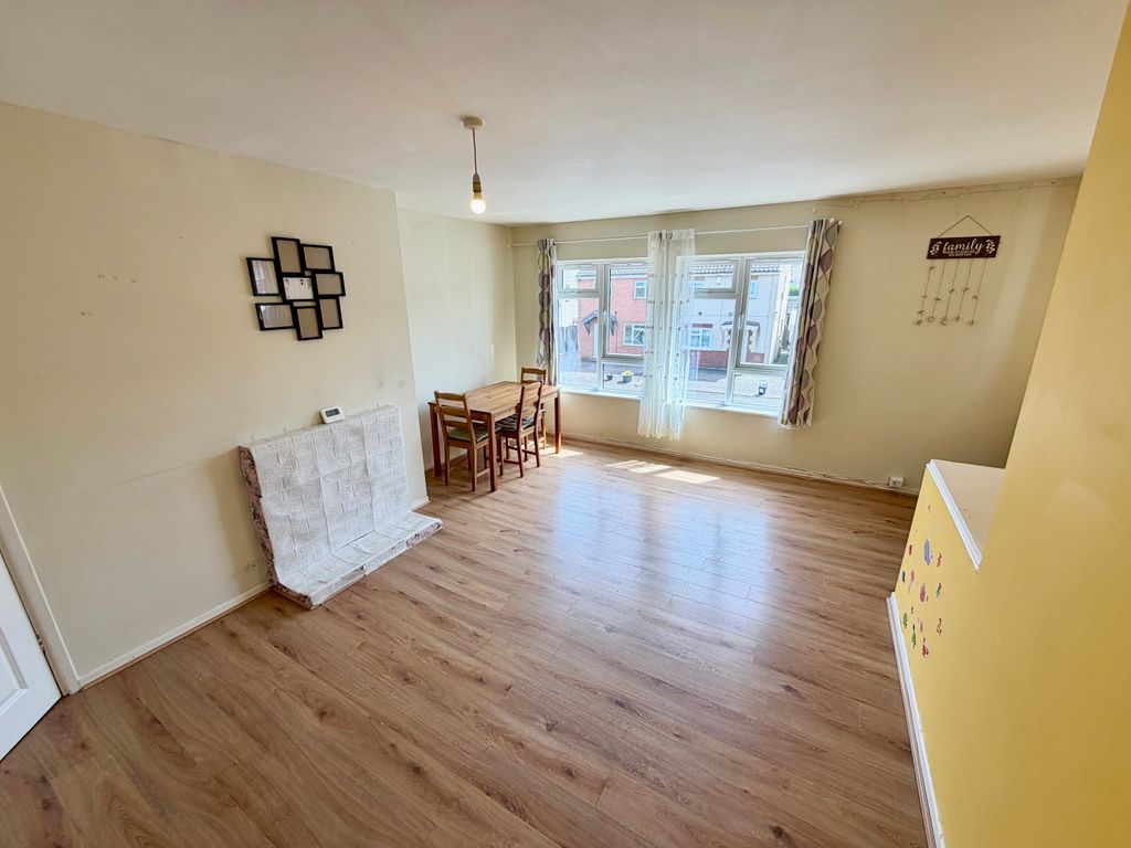 Property photo 3 of 12 Image