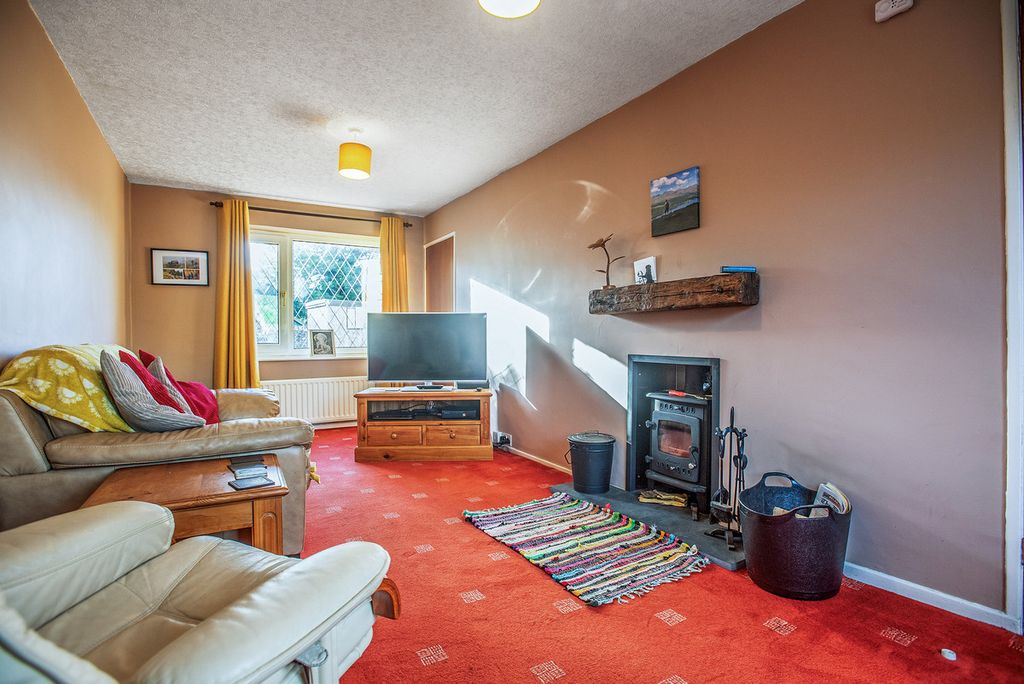 Property photo 2 of 19