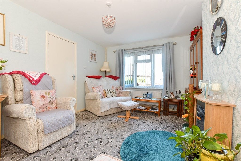 Property photo 3 of 11 Lounge