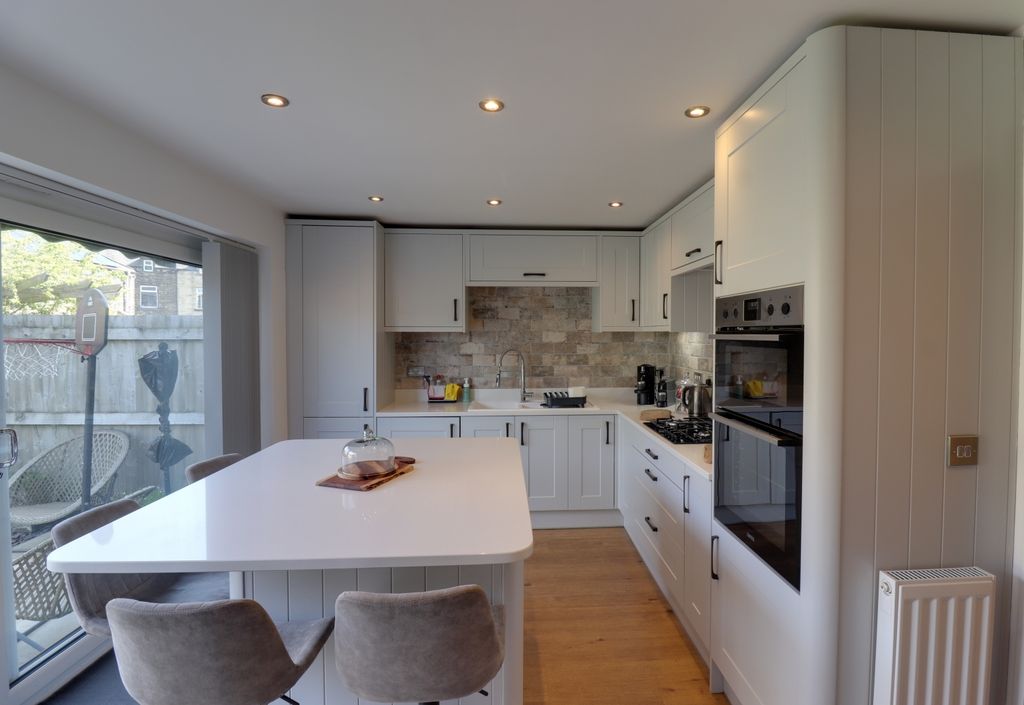Property photo 3 of 19 Kitchen 3