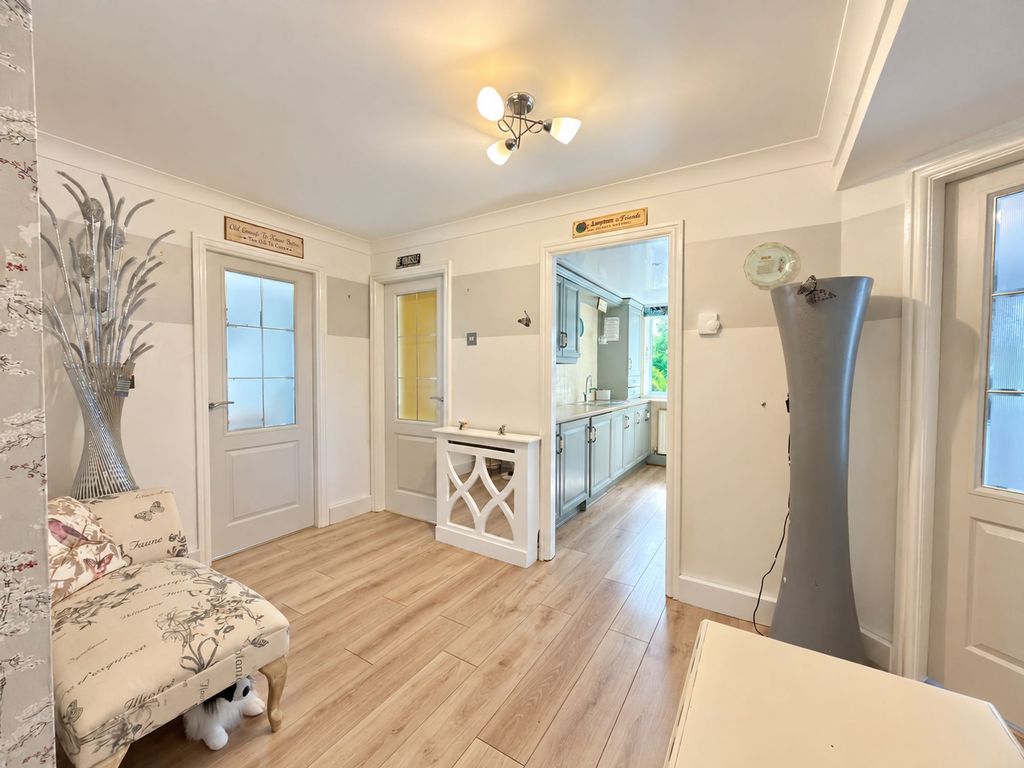 Property photo 2 of 12 Hallway