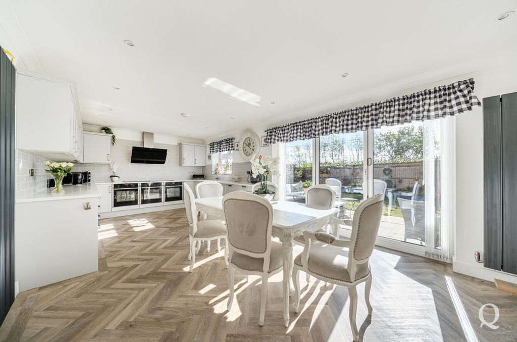 Property photo 3 of 22 c05Abca0-c78E-499...