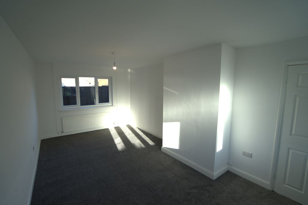 Property photo 3 of 11 Lounge