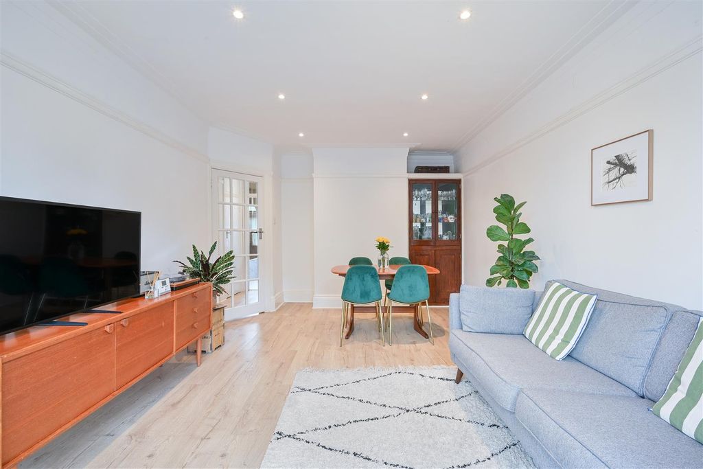 Property photo 3 of 14 Ashley Court