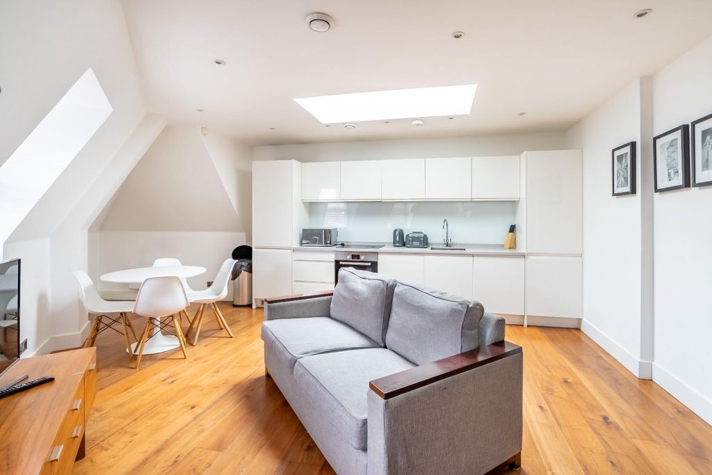 Property photo 3 of 12 22cc-3.Jpg
