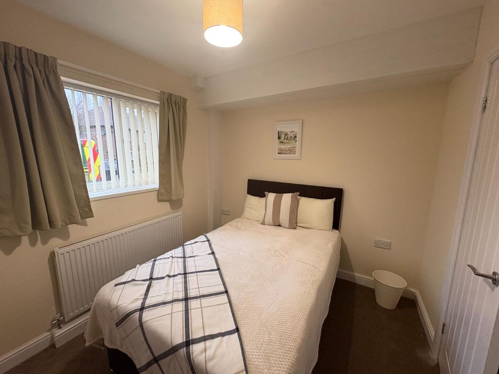 Property photo 2 of 5 Bedroom