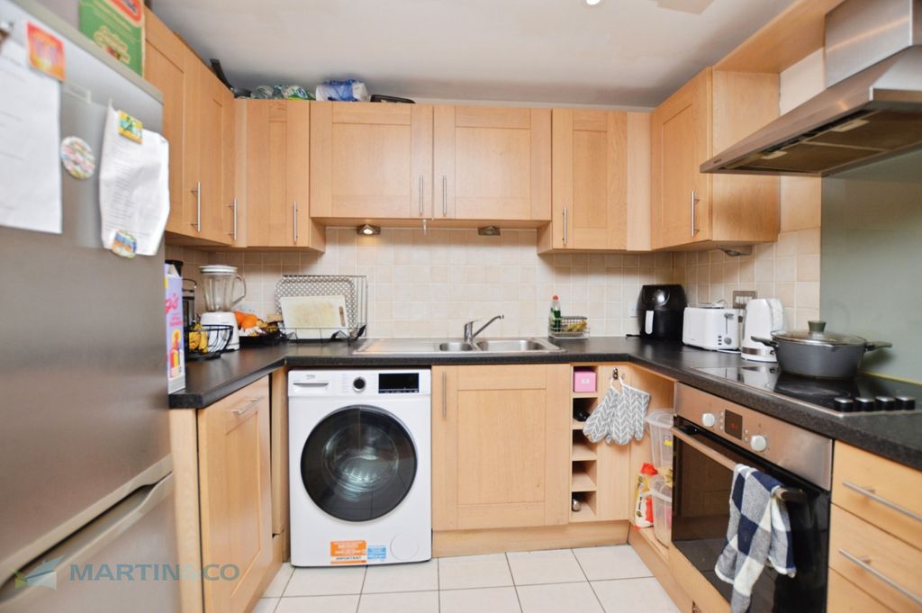 Property photo 3 of 6 Kitchen