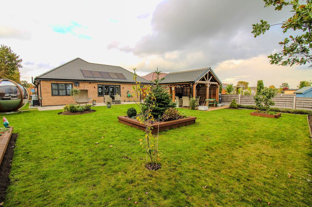 Property photo 2 of 18