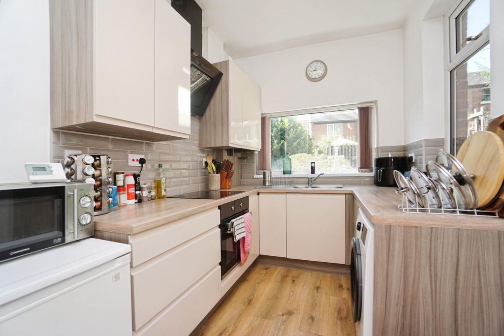 Property photo 2 of 18 Kitchen