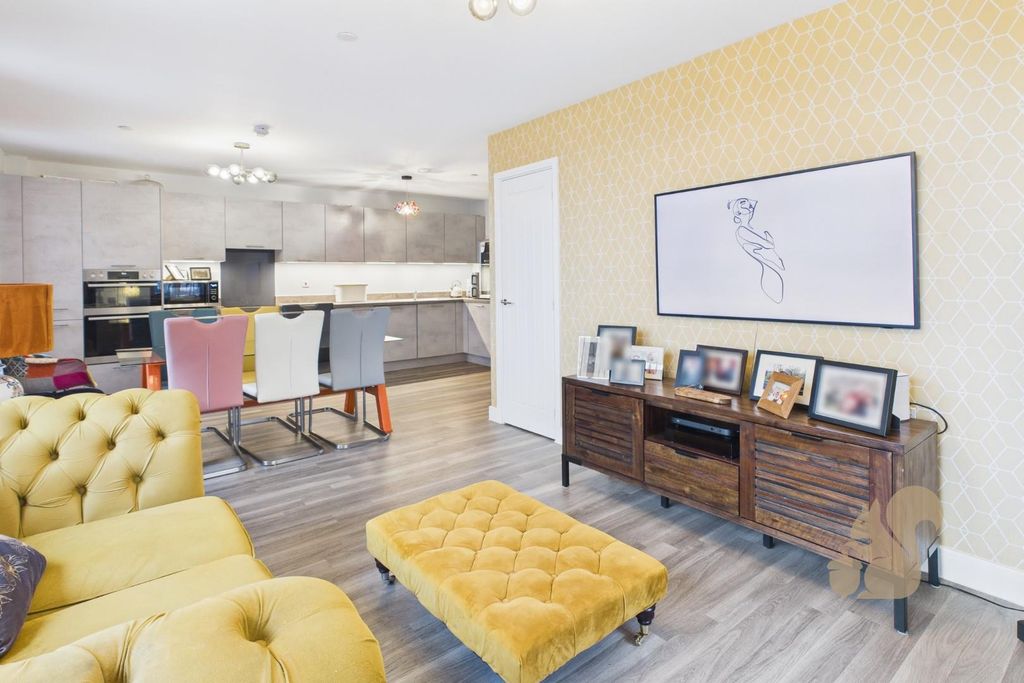 Property photo 3 of 12 Cam01814G0-Pr0063-Still003.Jpg