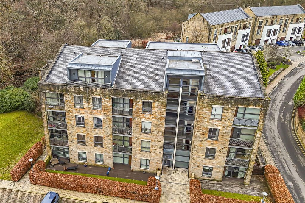 Property photo 1 of 17 26 Brook Building.Jpg