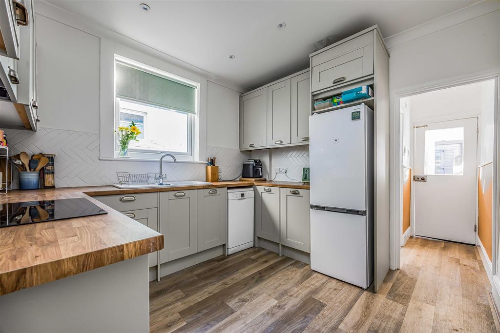 Property photo 3 of 22 45 Middlesex Road, Southsea-Small-Porticomarketing