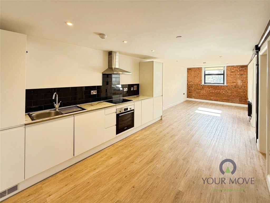 Property photo 2 of 9 Living Space