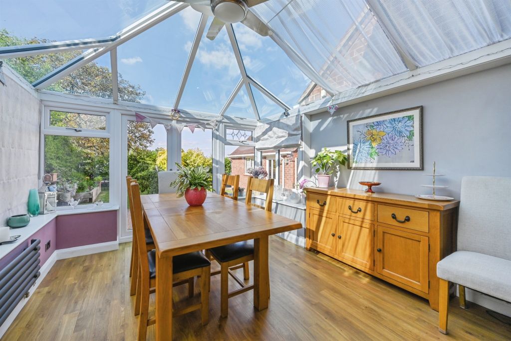 Property photo 3 of 18 Conservatory: