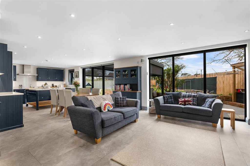 Property photo 2 of 25