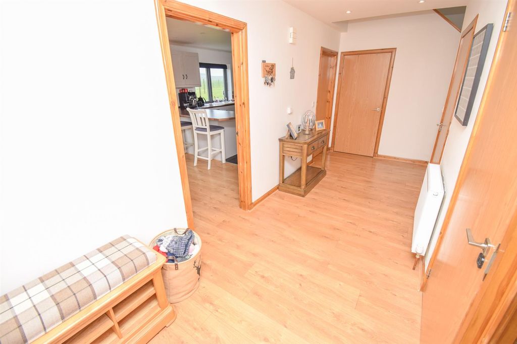 Property photo 3 of 40 Entrance Hall (2)-2.Jpg