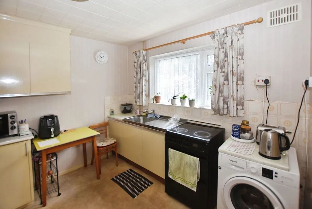 Property photo 3 of 16 Picture 3