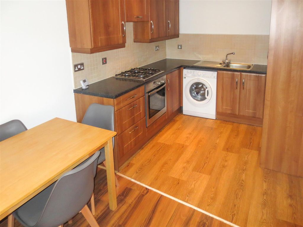 Property photo 3 of 11 Dining Area