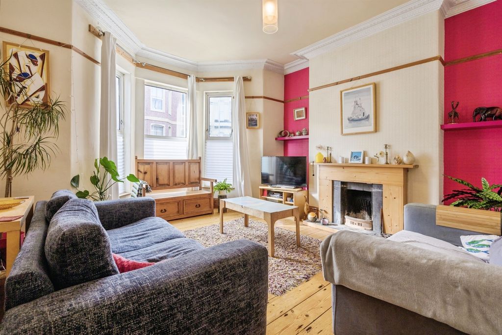 Property photo 3 of 17