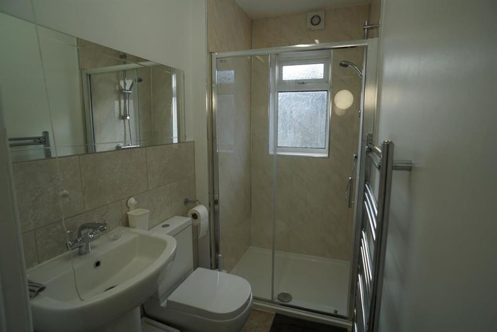 Property photo 3 of 8 Duncan Bathroom.Jpg