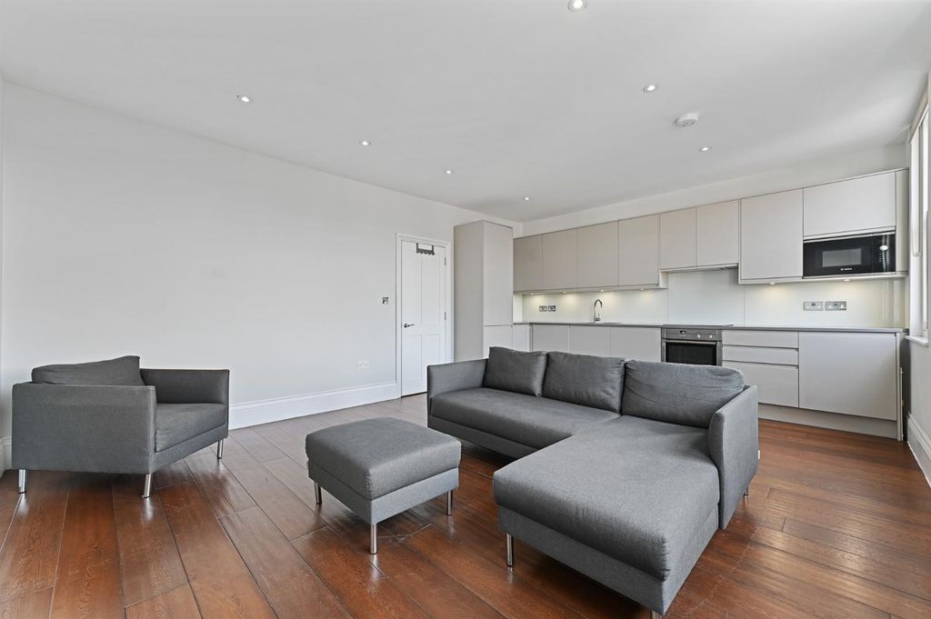 Property photo 3 of 10 Reception