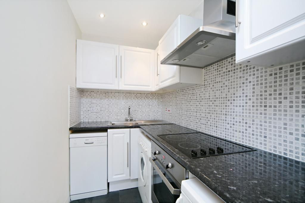 Property photo 2 of 6 Kitchen
