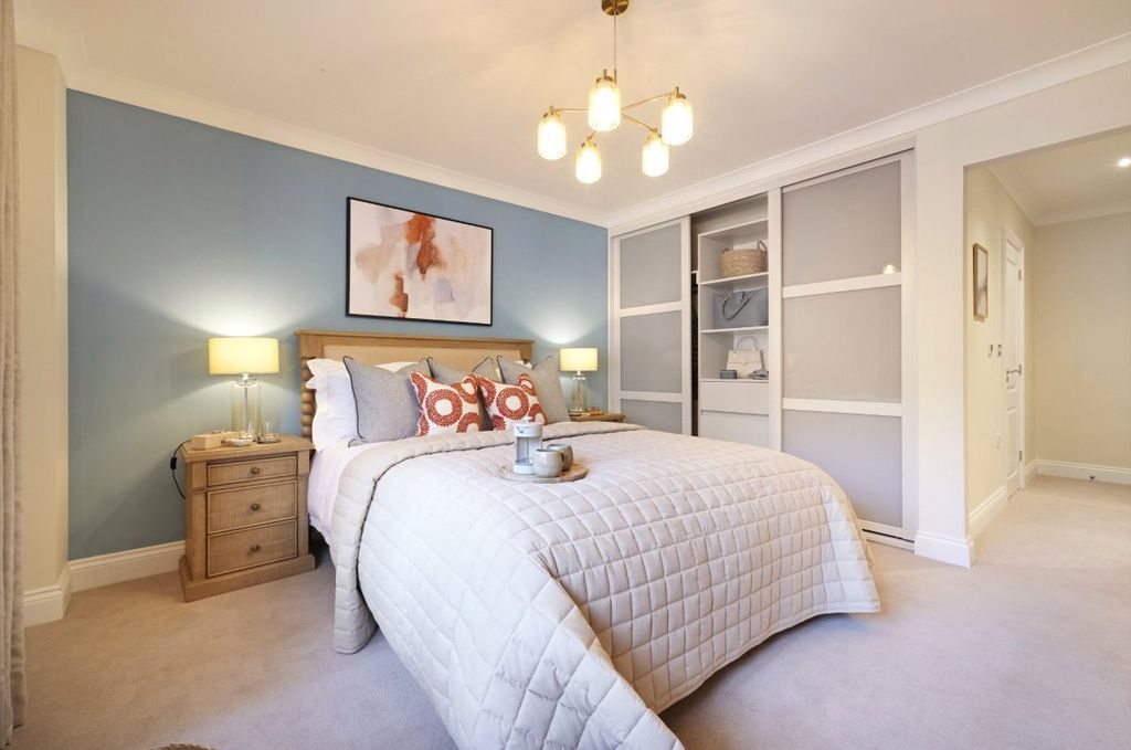 Property photo 3 of 10 Show Home