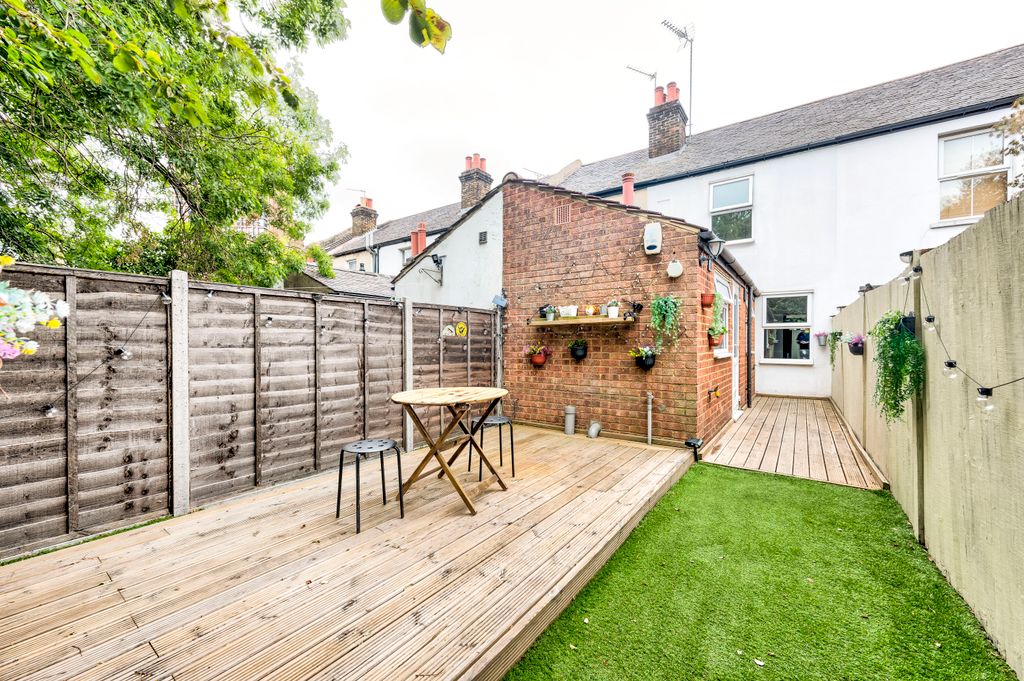 Property photo 1 of 24