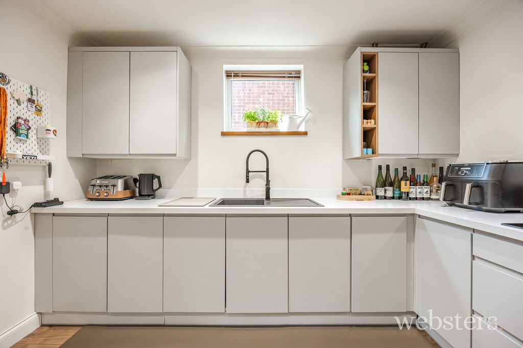 Property photo 3 of 23