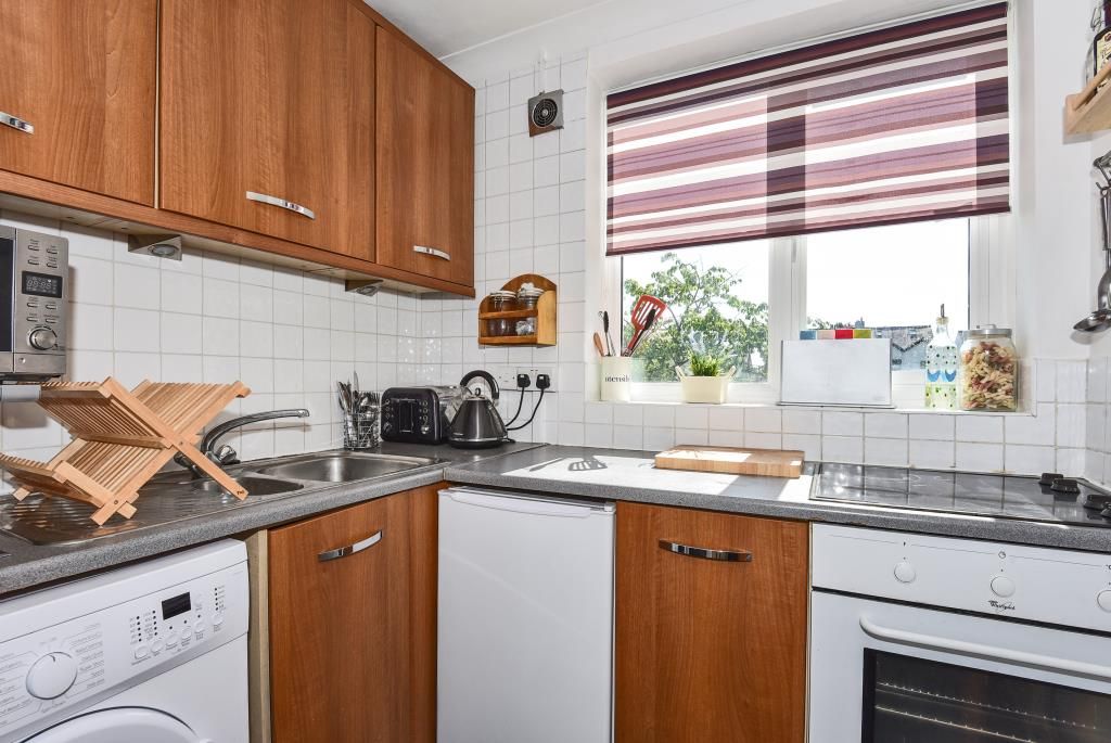 Property photo 2 of 9 Kitchen