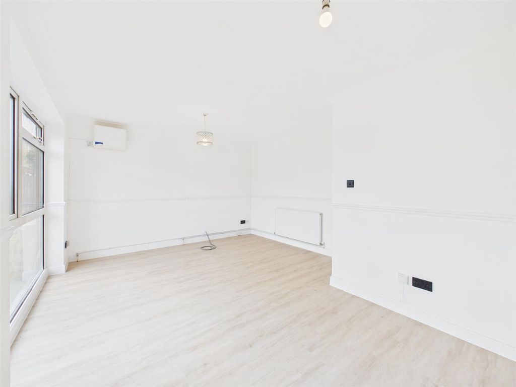 Property photo 2 of 10 Cam05080G0-Pr0470-Still007.Jpg