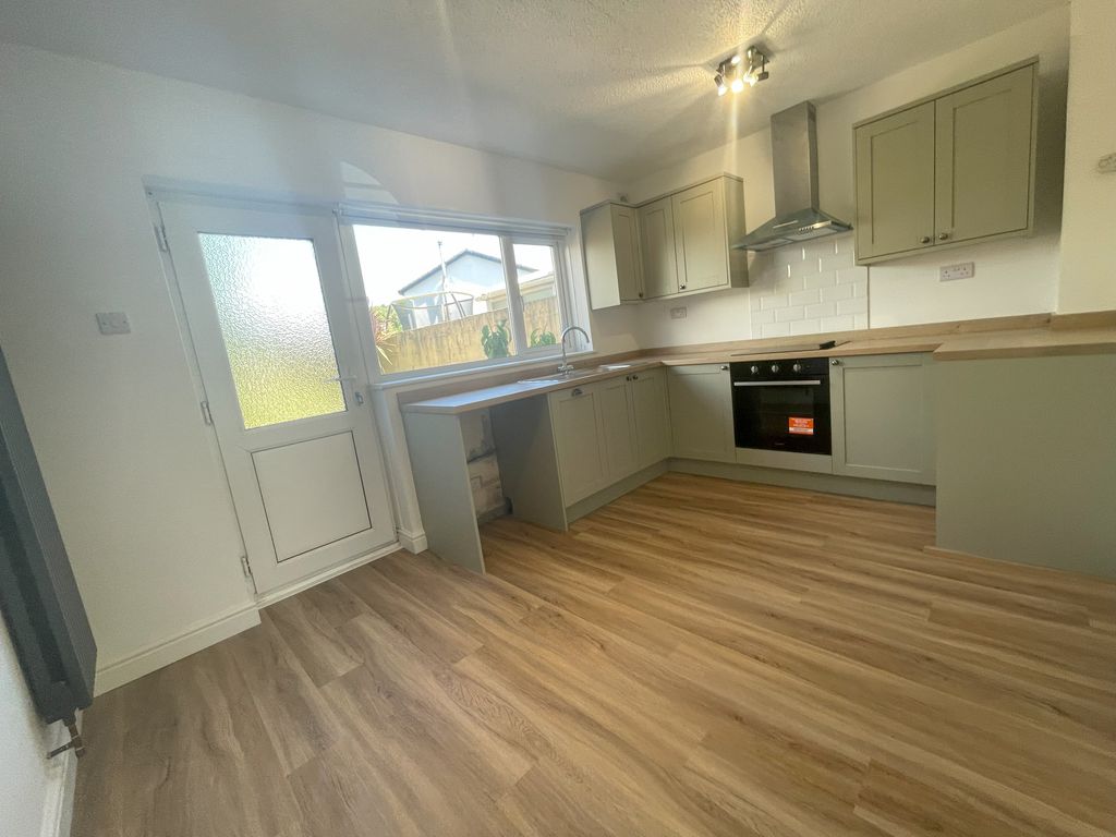 Property photo 3 of 8 Kitchen South Cornelly Cf33