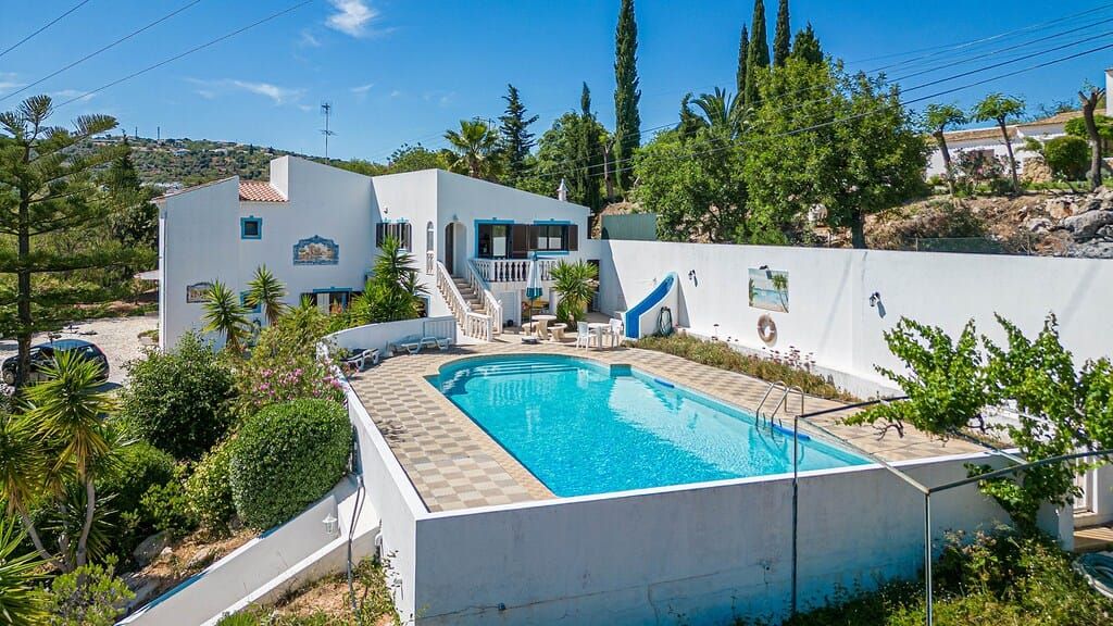 Property photo 1 of 26 Algarve Villa Ptlouv376 1