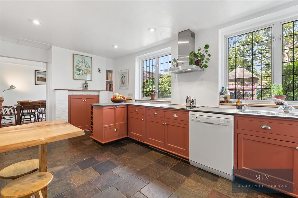 Property photo 3 of 25 Bridle Ways MV-16.Jpg
