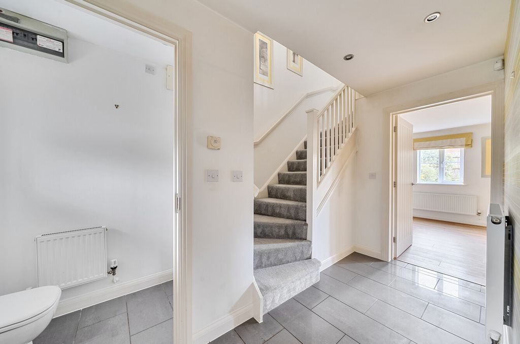 Property photo 3 of 22 Entrance Hall