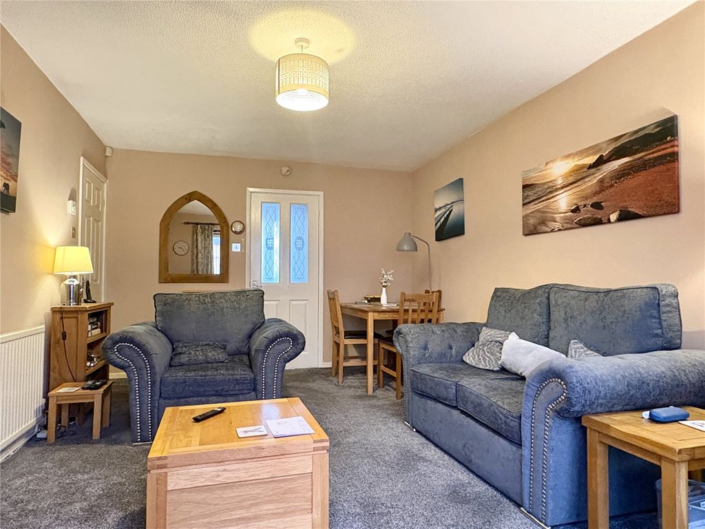 Property photo 2 of 15 Lounge