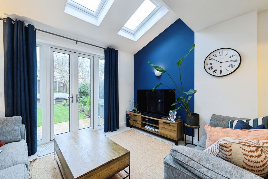 Property photo 2 of 20 Lounge