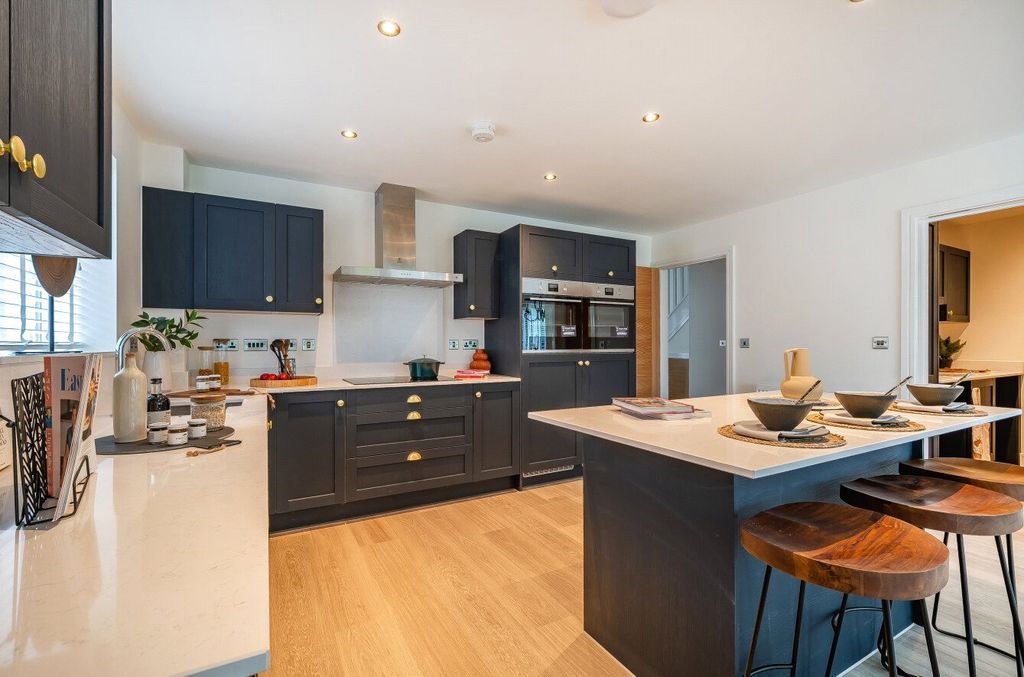 Property photo 3 of 24 1320772-7-686Bc46...