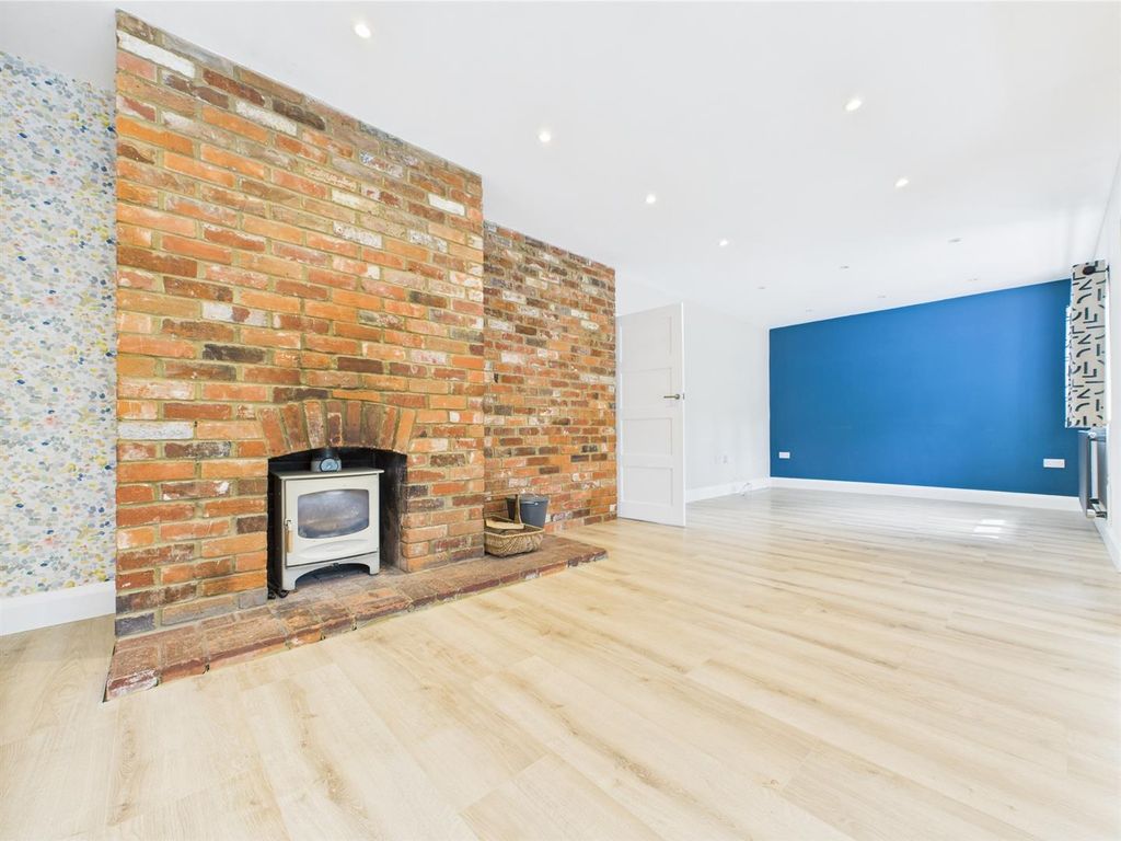 Property photo 2 of 33 Cam02365G0-Pr0292-Still026.Jpg