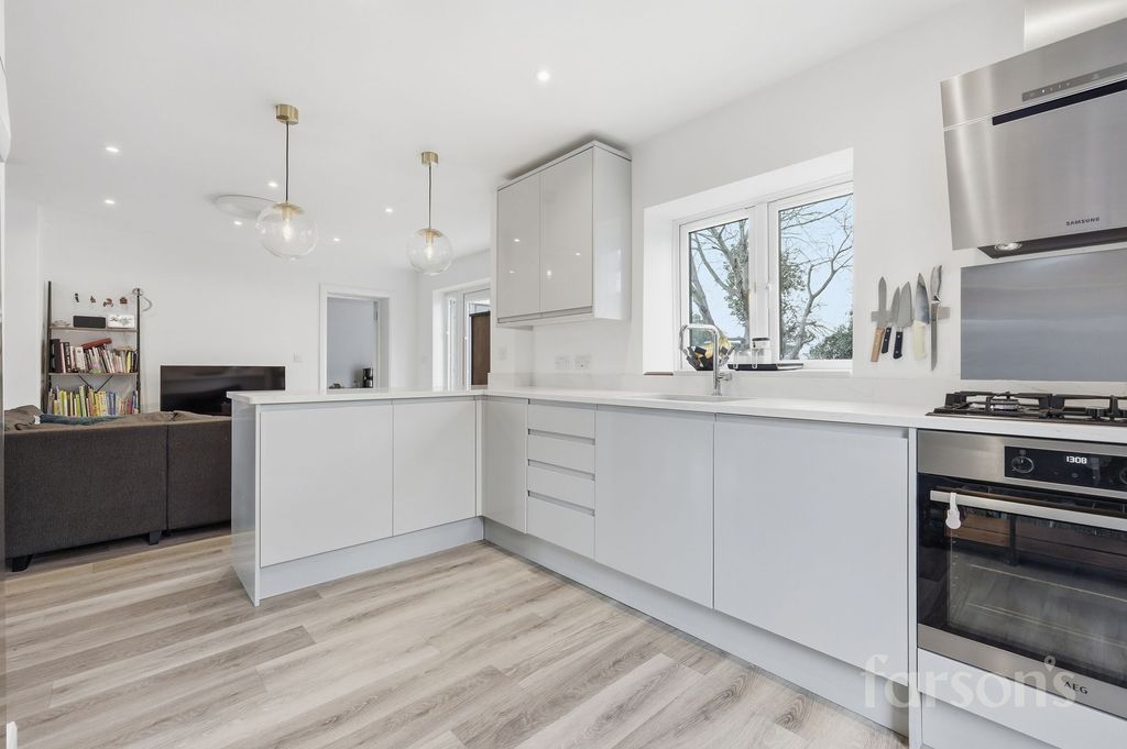 Property photo 3 of 37