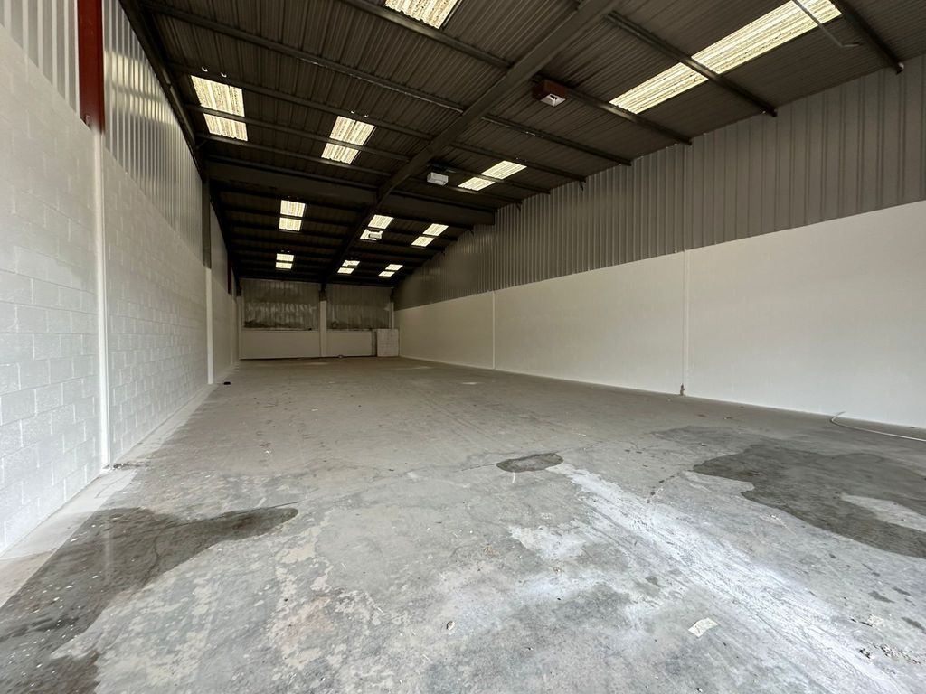 Property photo 1 of 2