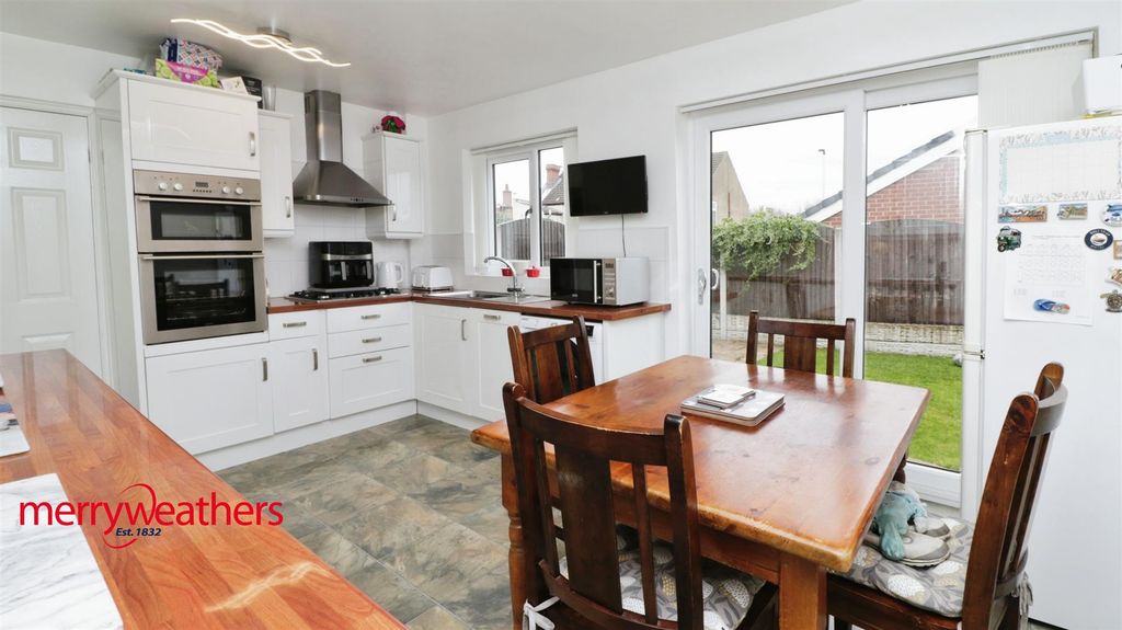 Property photo 2 of 17 Dining Kitchen