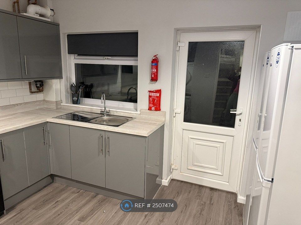 Property photo 3 of 14 Kitchen