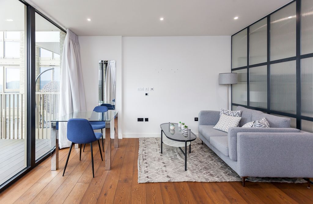 Property photo 1 of 18 Modern